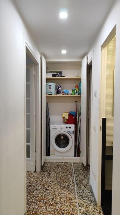 Cozy Apartment Near The Colosseum روما المظهر الخارجي الصورة